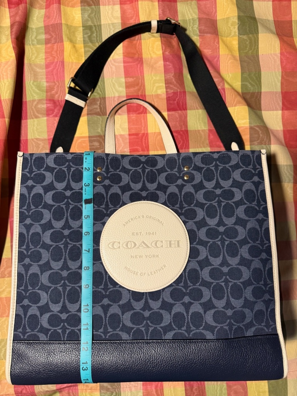 COACH Dempsey 40 Navy Denim/White Signature Tote with Wallet Double Zip Wristlet - Picture 2 of 14